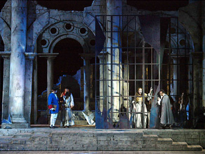 La deportazione ne la Manon Lescaut di Giacomo Puccini al Festival Puccini di Torre del Lago - Per gentile concessione del Festival Puccini 2009